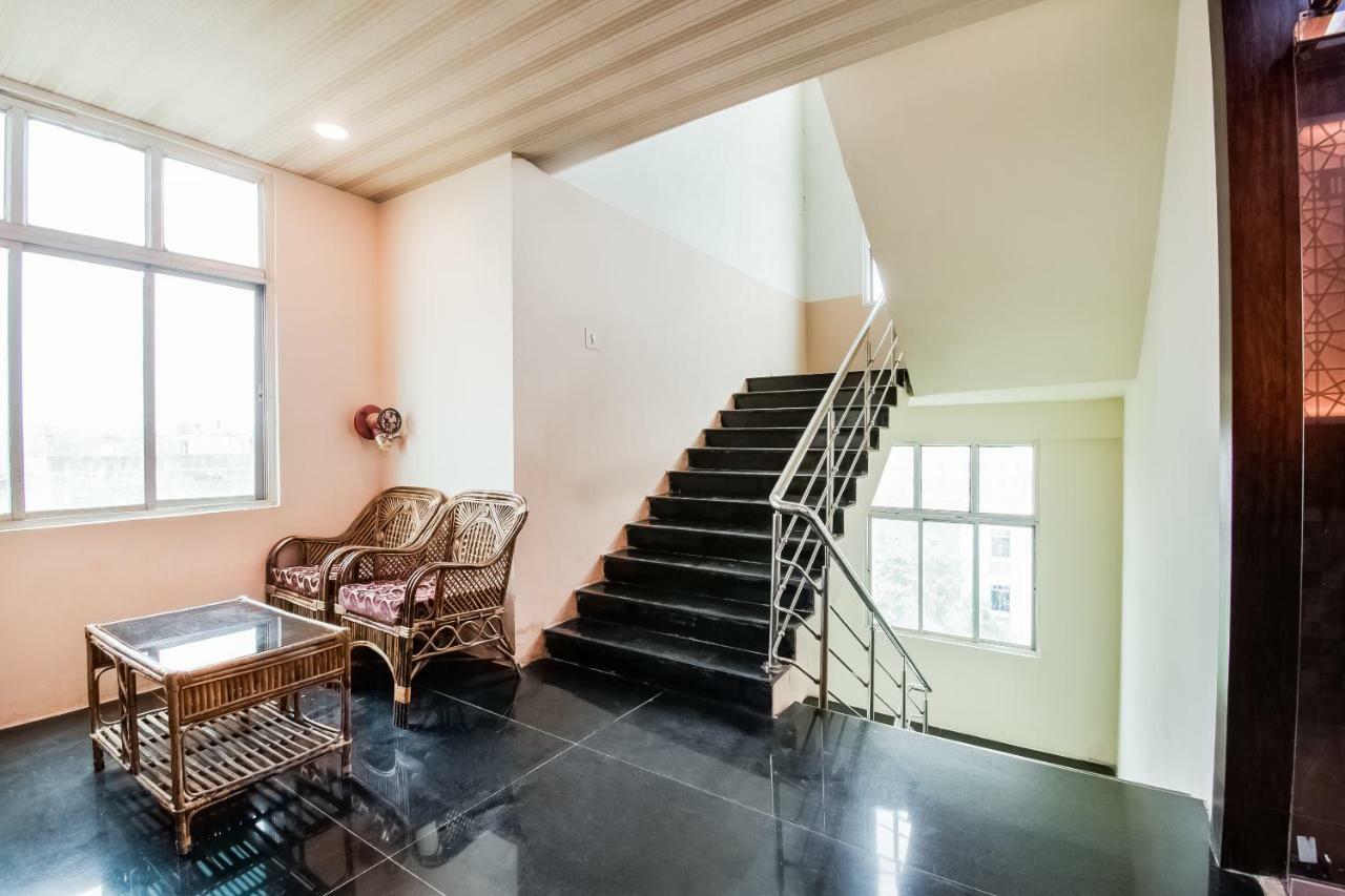 Oyo 45609 The Legend Inn Deluxe Danapur Εξωτερικό φωτογραφία