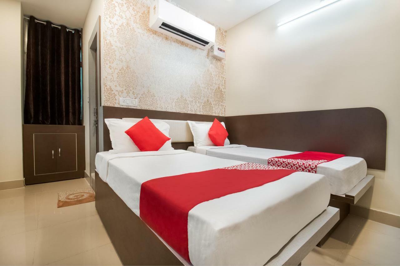 Oyo 45609 The Legend Inn Deluxe Danapur Εξωτερικό φωτογραφία
