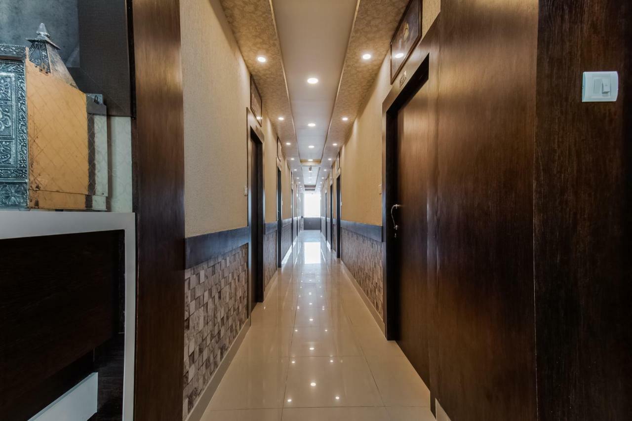 Oyo 45609 The Legend Inn Deluxe Danapur Εξωτερικό φωτογραφία
